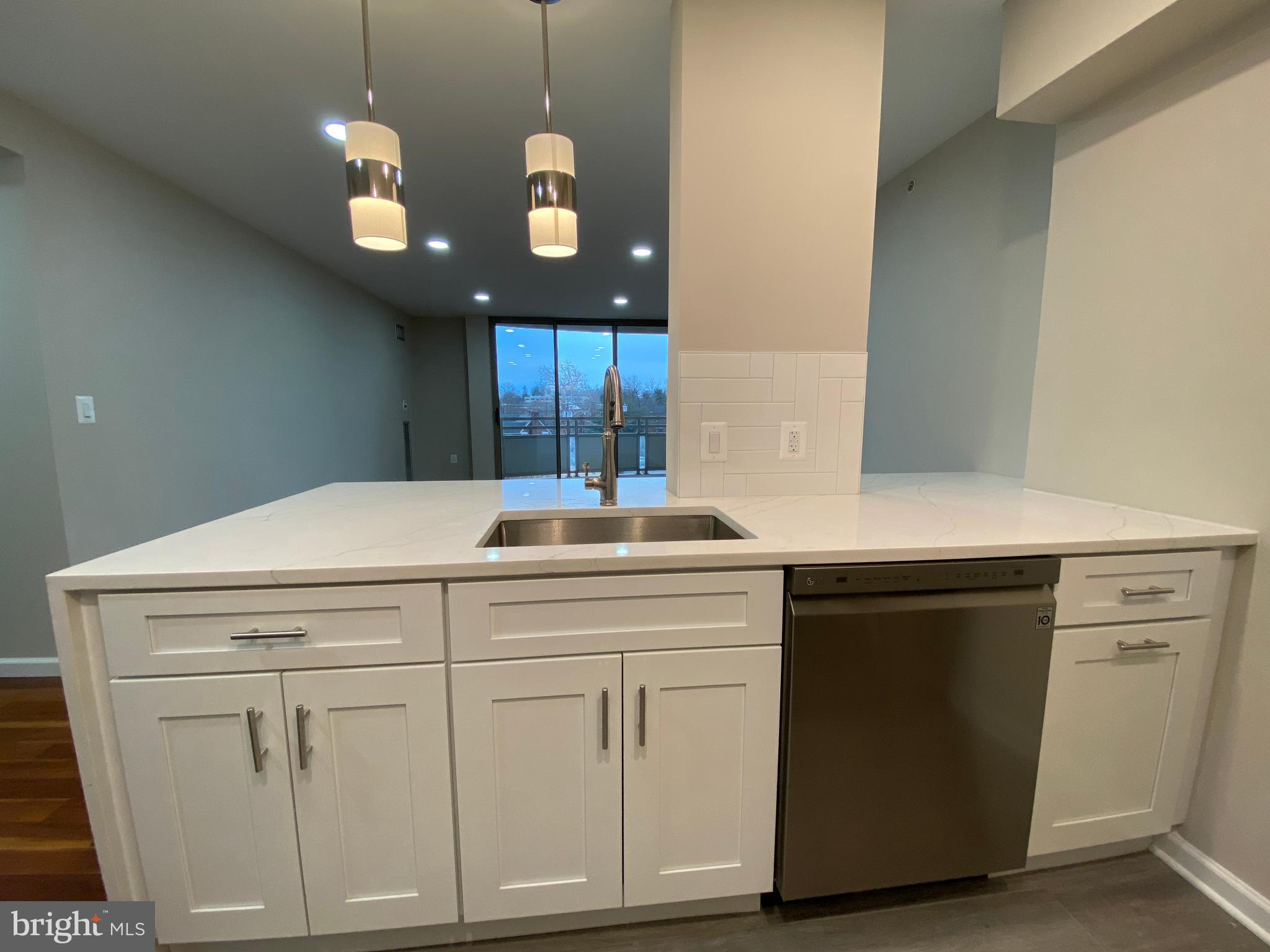 7111 WOODMONT AVE #413