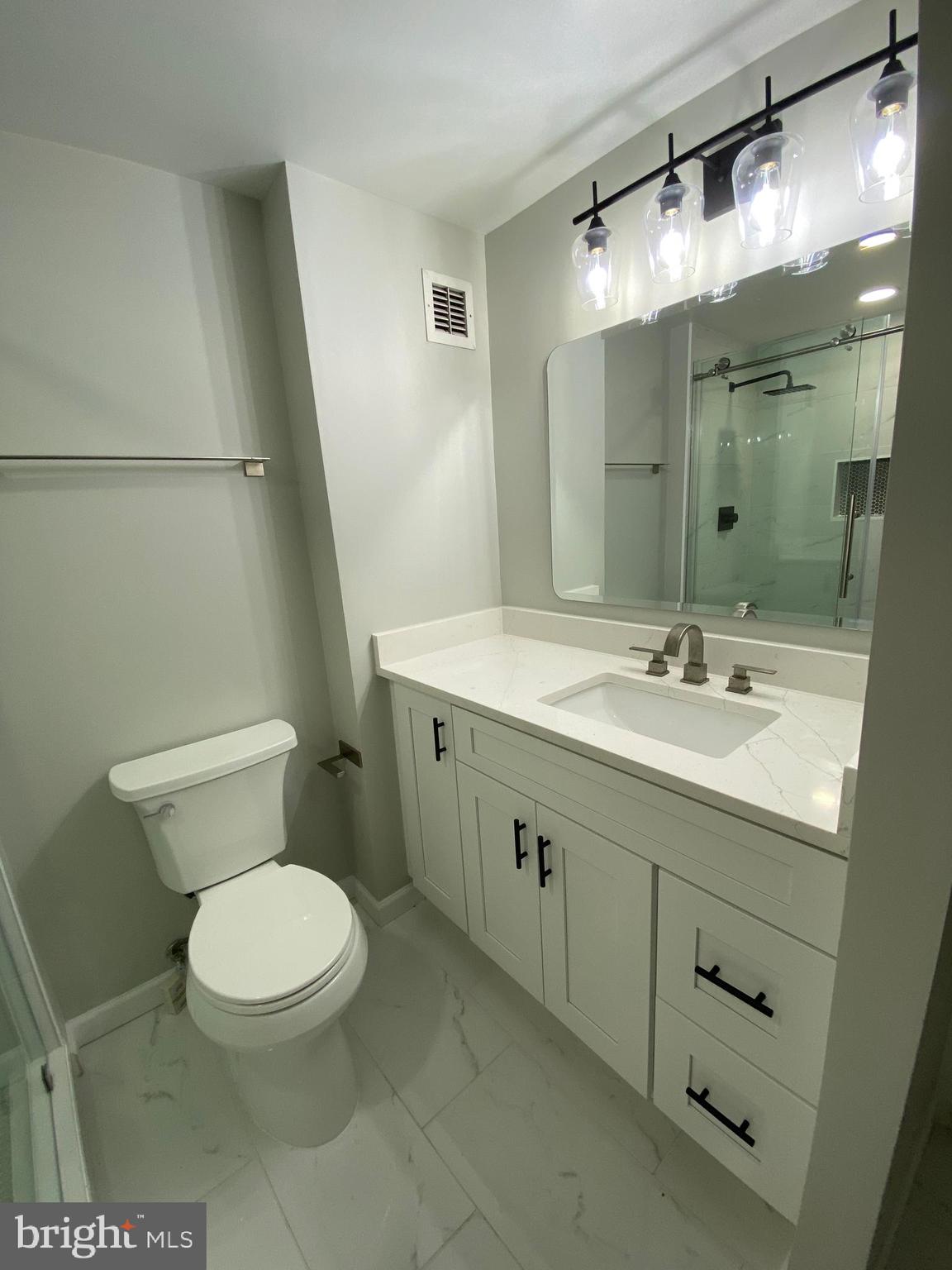 7111 WOODMONT AVE #413