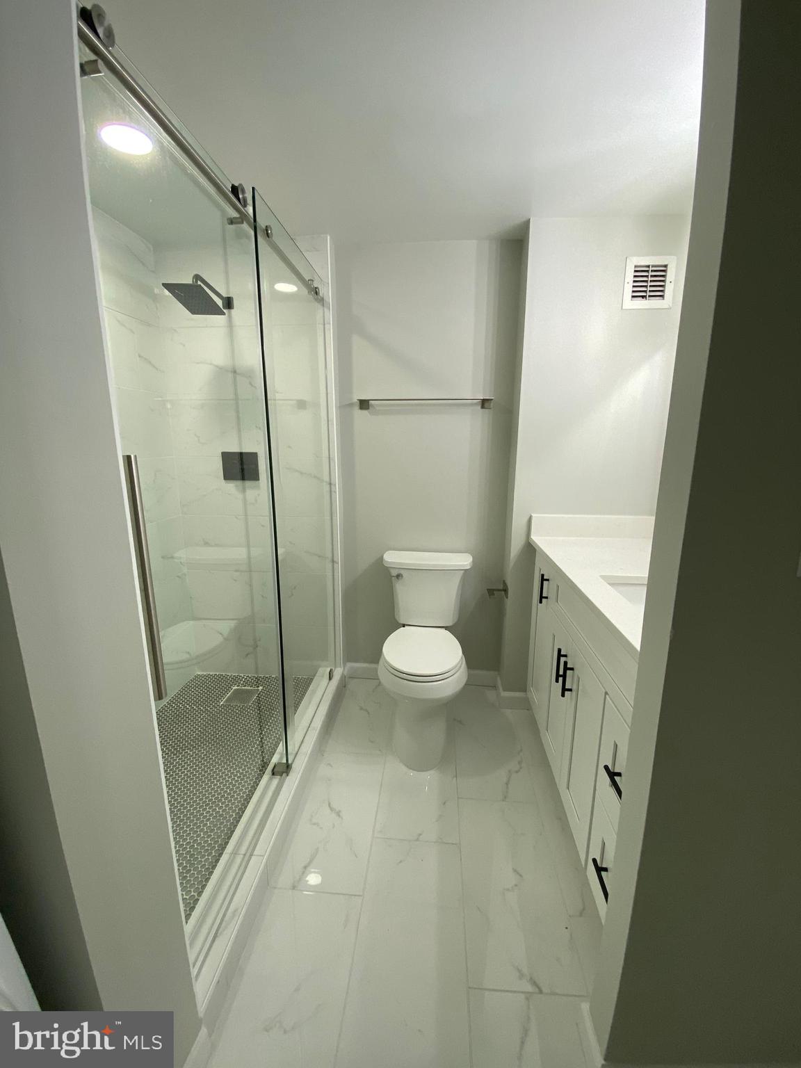 7111 WOODMONT AVE #413