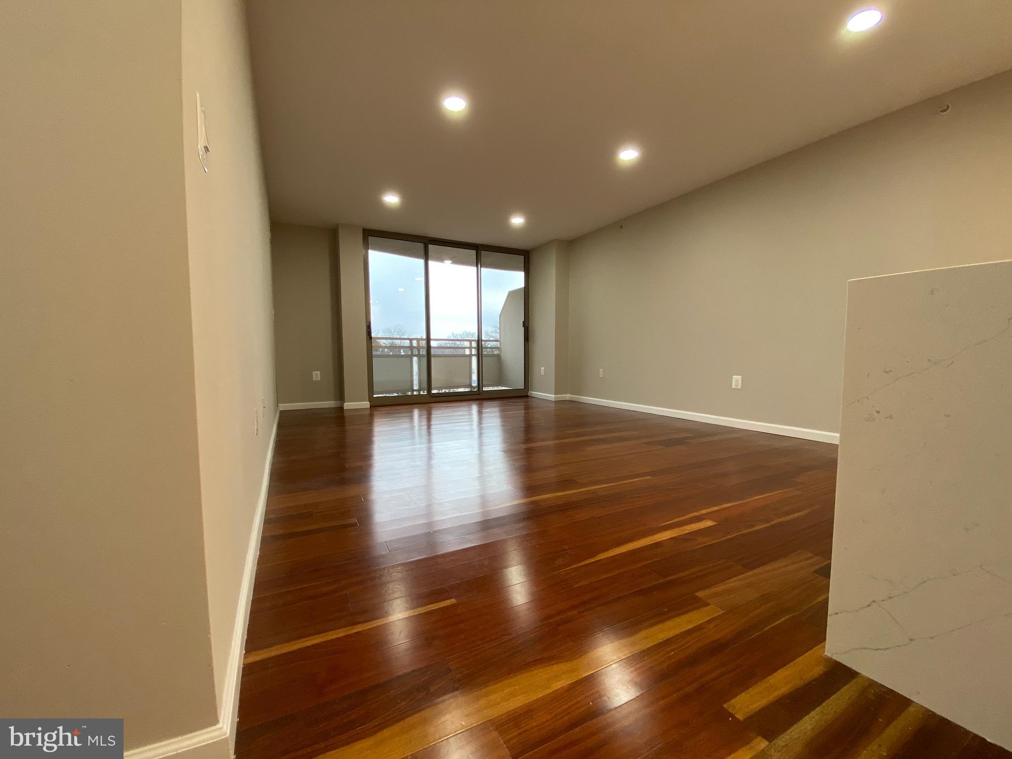 7111 WOODMONT AVE #413