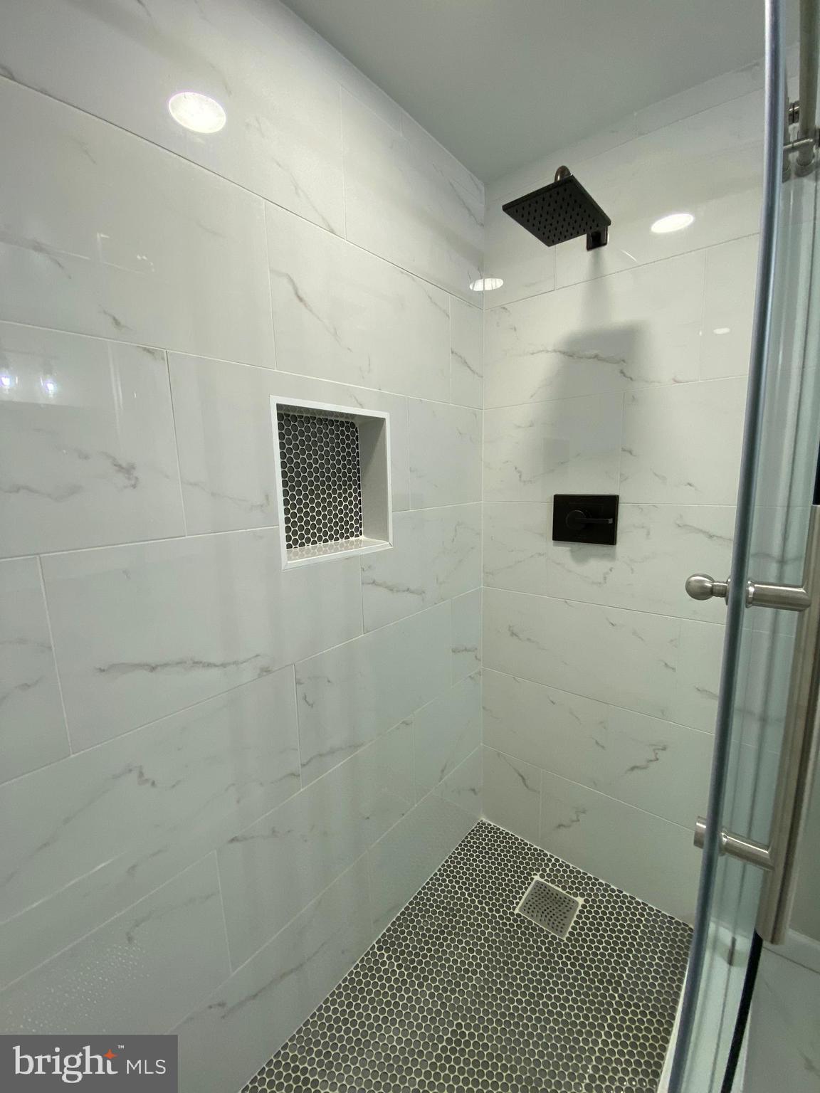 7111 WOODMONT AVE #413