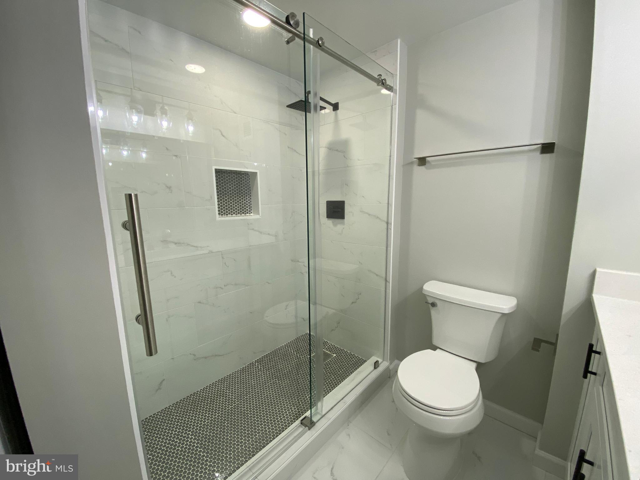 7111 WOODMONT AVE #413