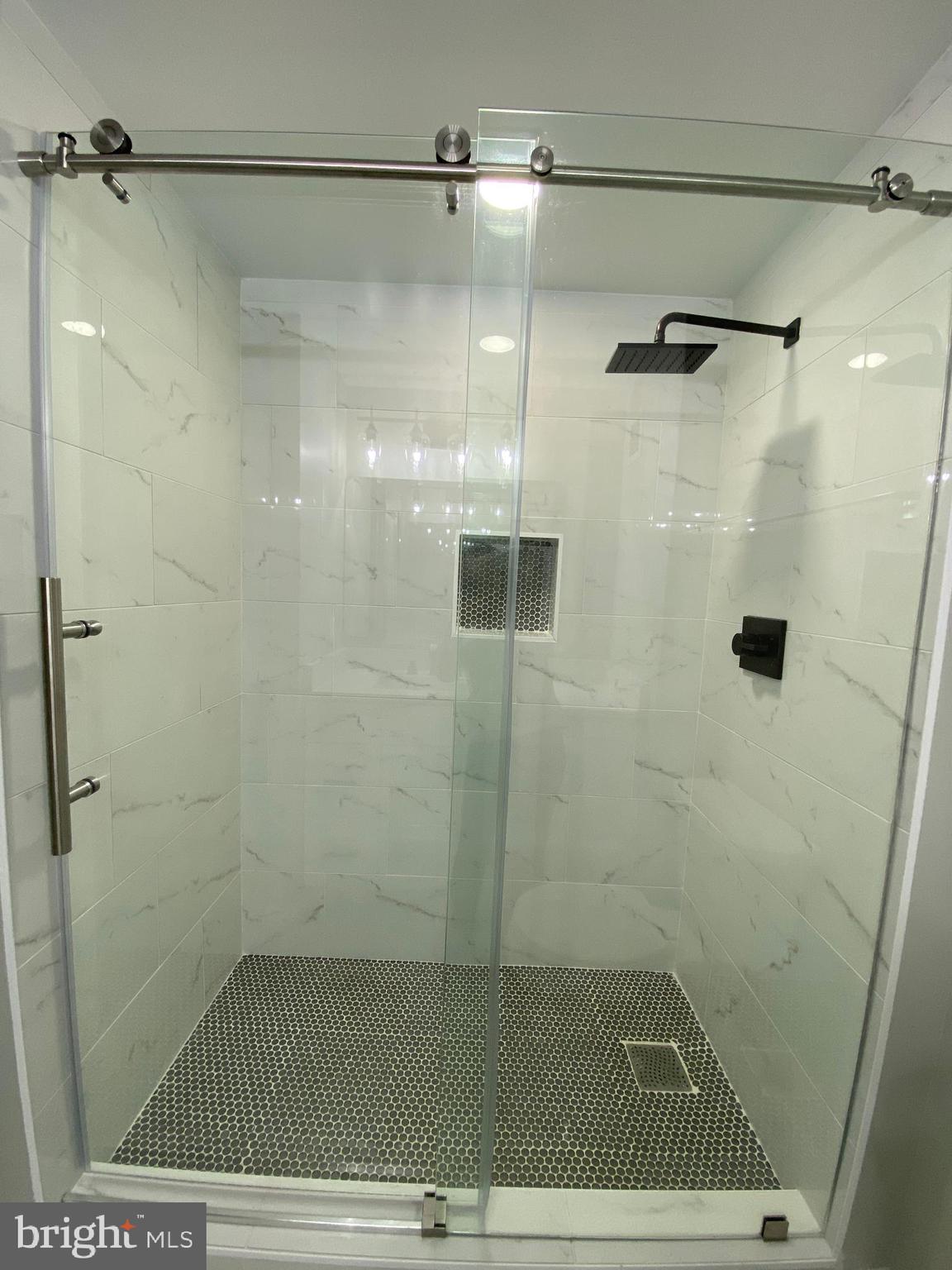 7111 WOODMONT AVE #413