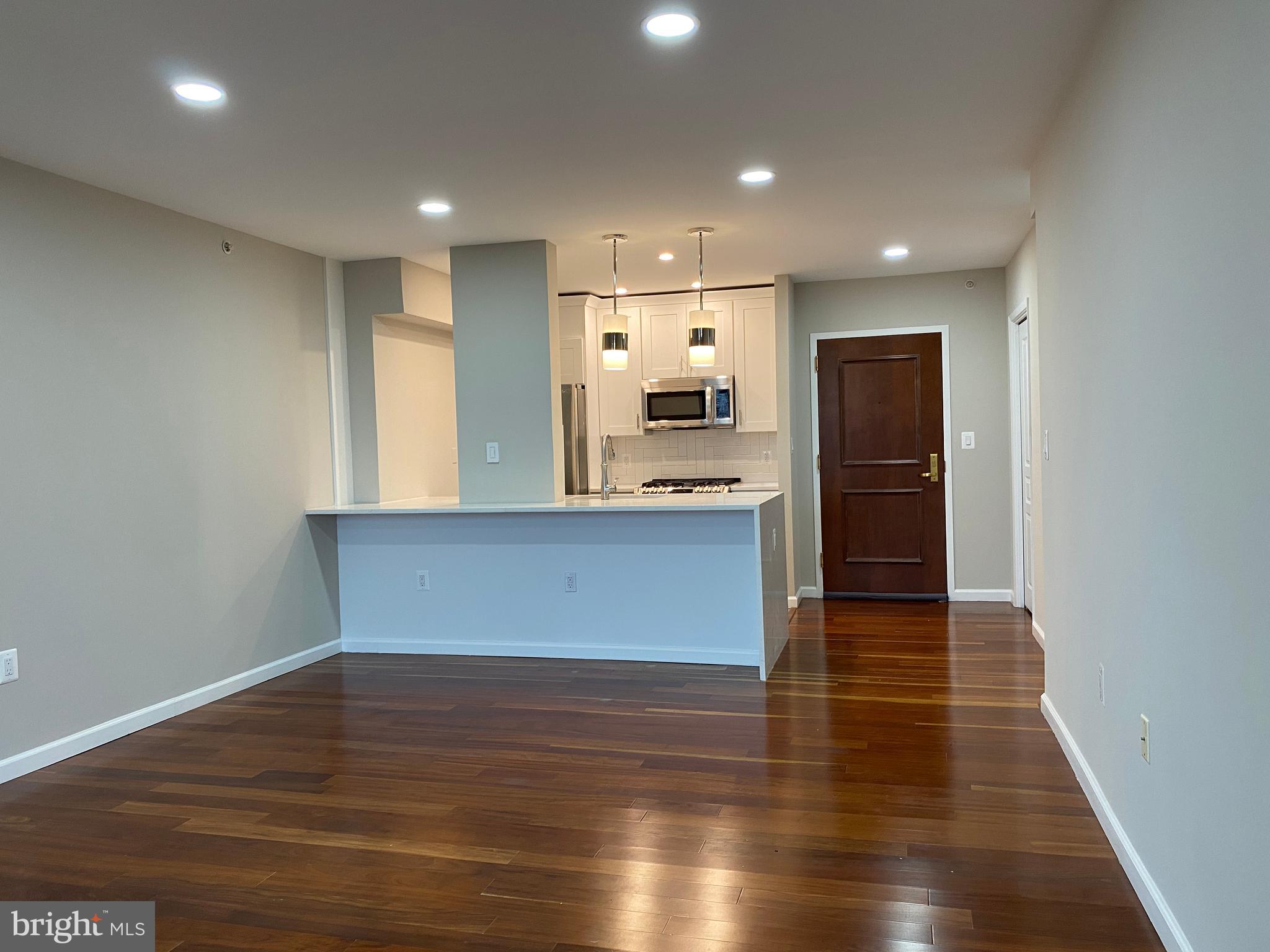 7111 WOODMONT AVE #413