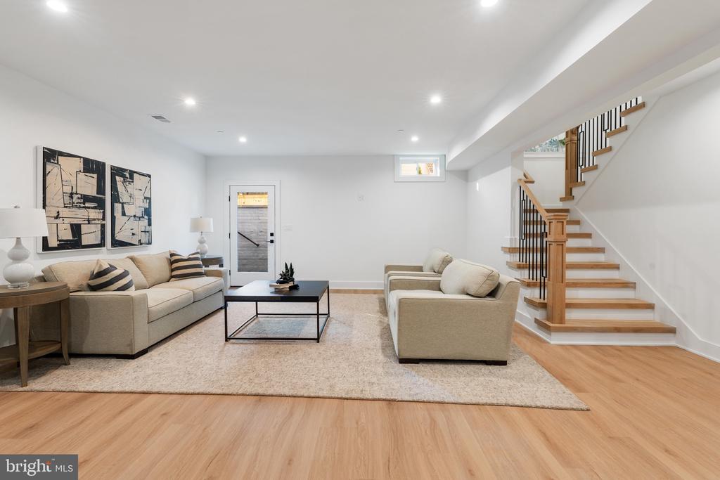 4508 DELMONT LANE