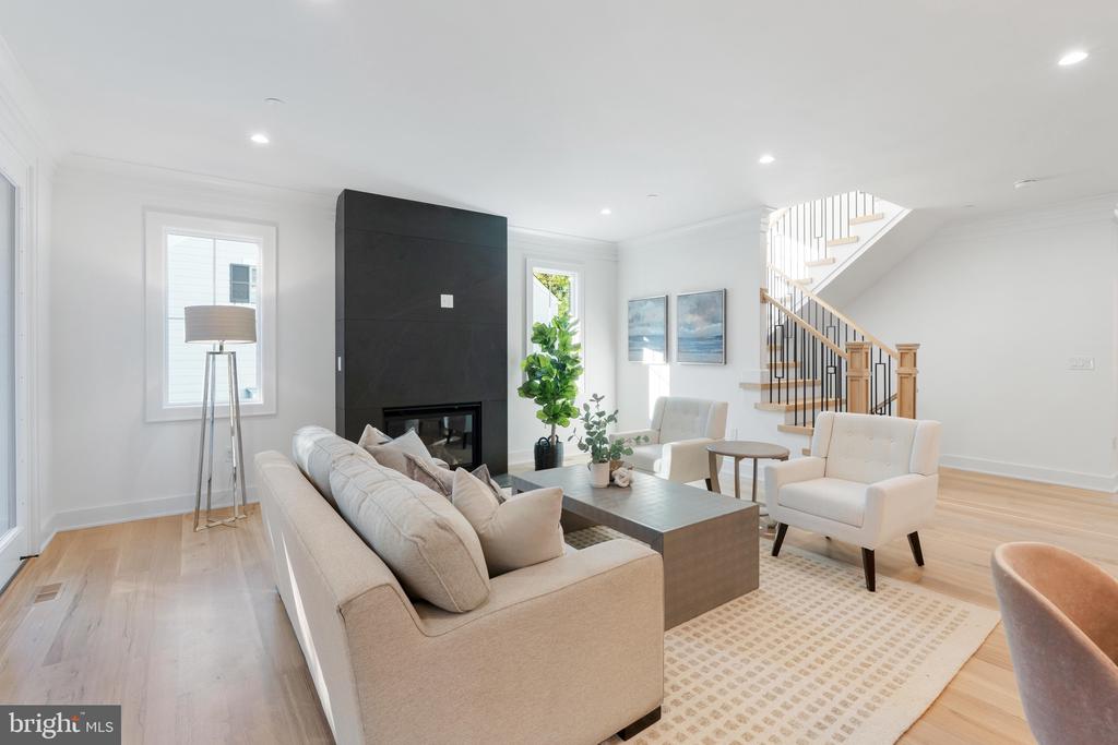 4508 DELMONT LANE