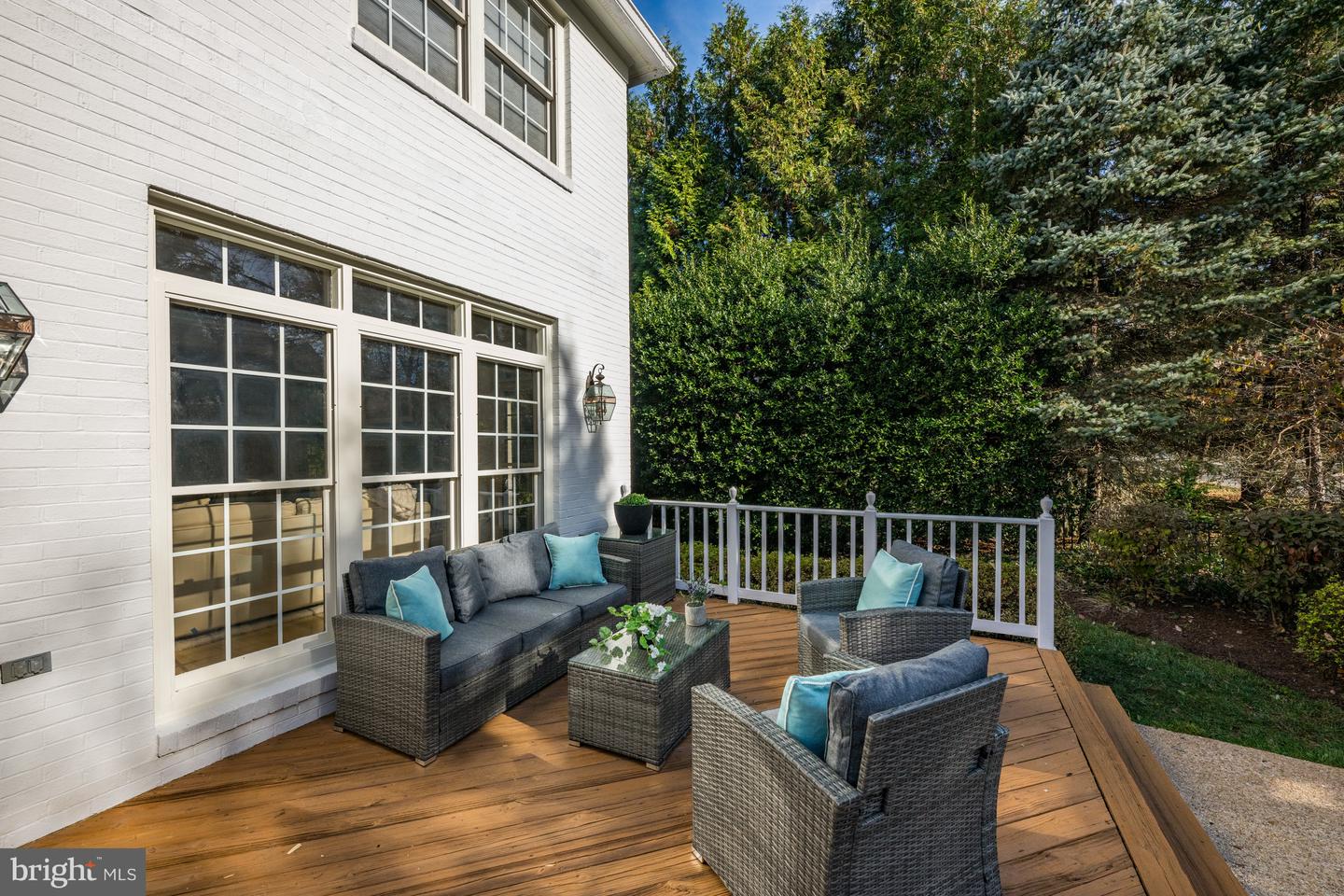 6 Meyer Point Ct
