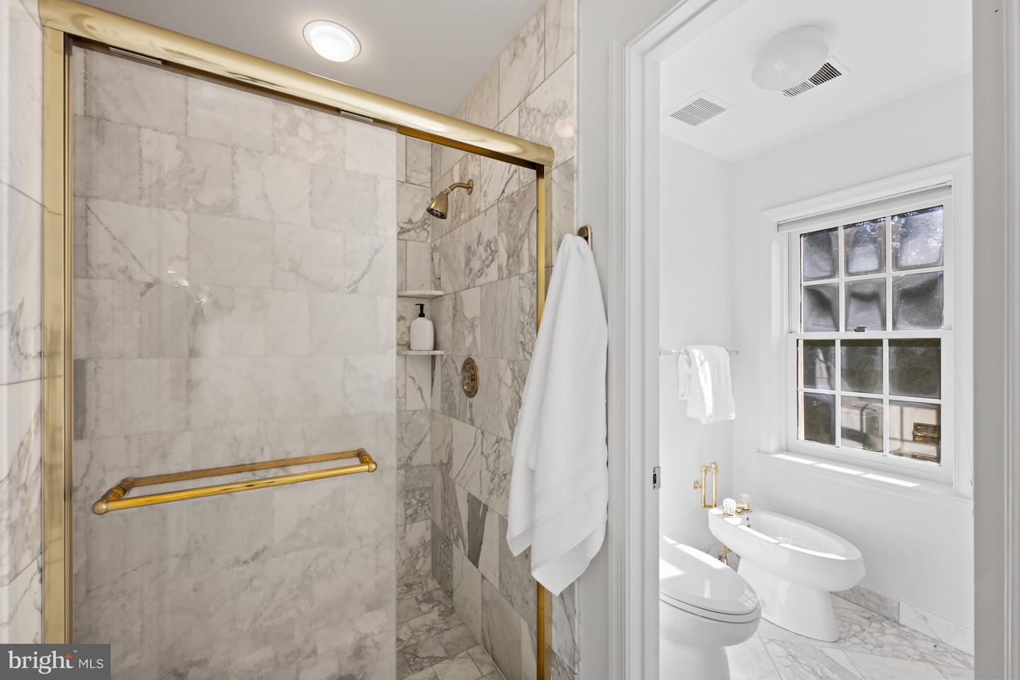 6 Meyer Point Ct