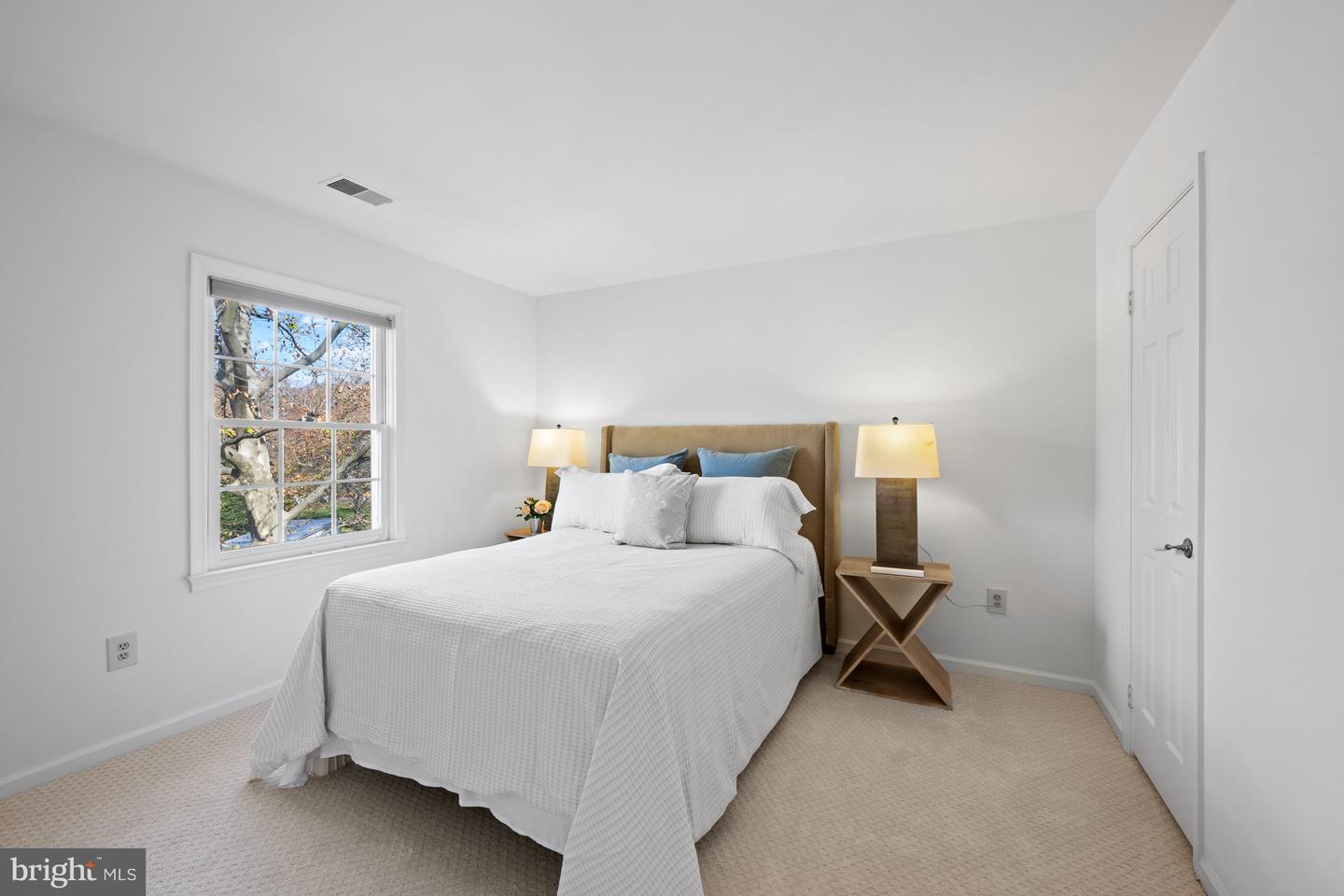 6 Meyer Point Ct