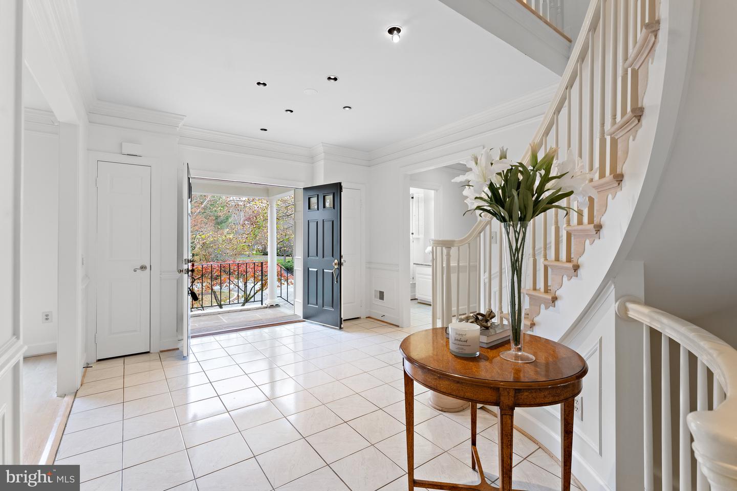 6 Meyer Point Ct
