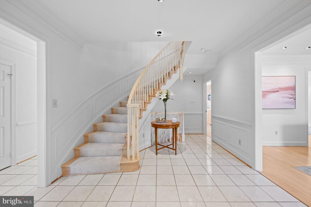 6 Meyer Point Ct