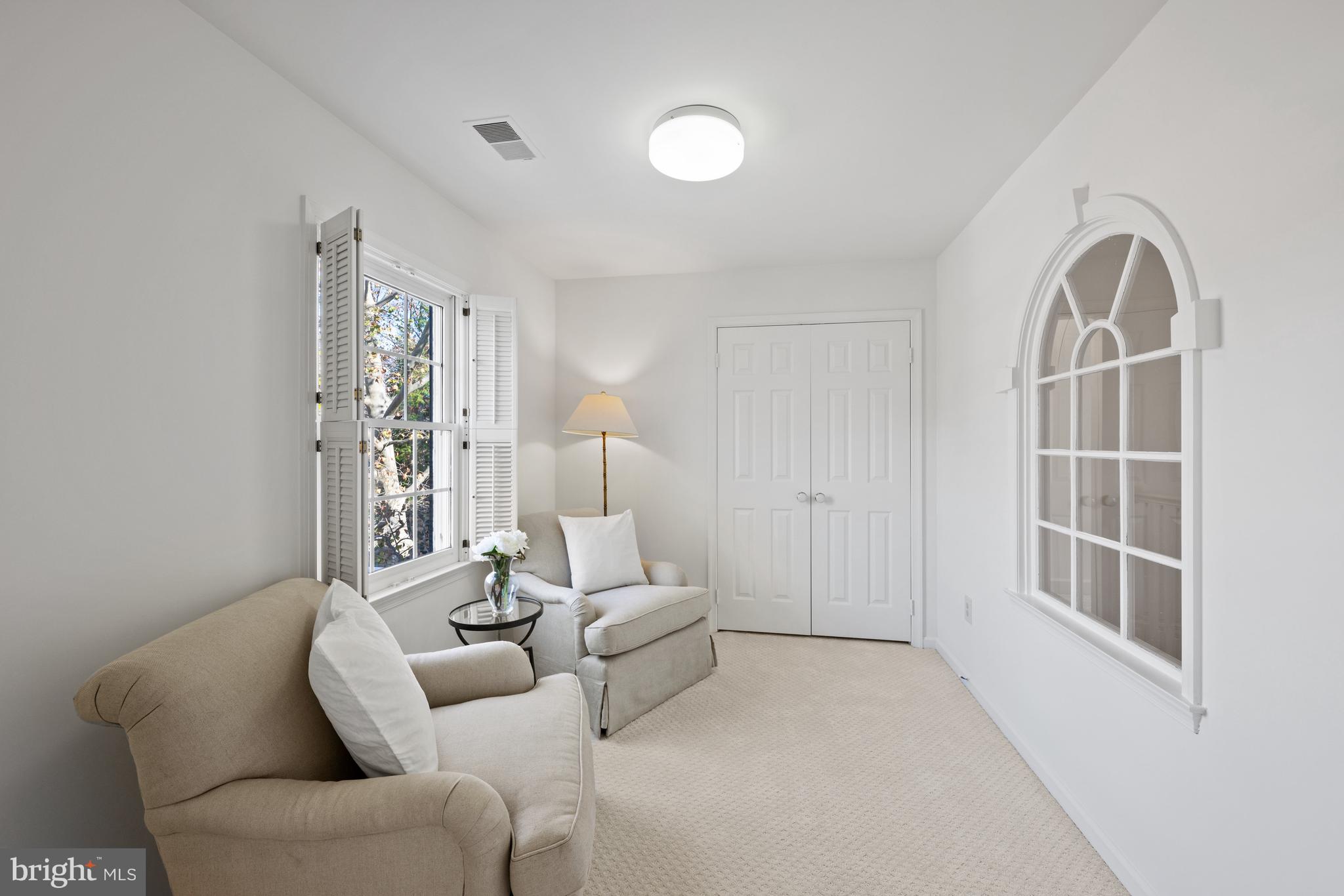 6 Meyer Point Ct