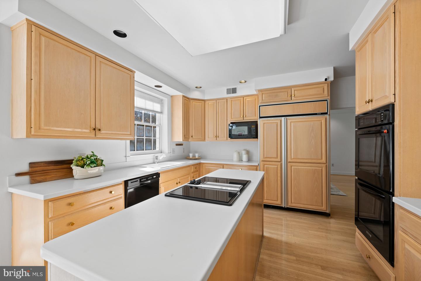 6 Meyer Point Ct