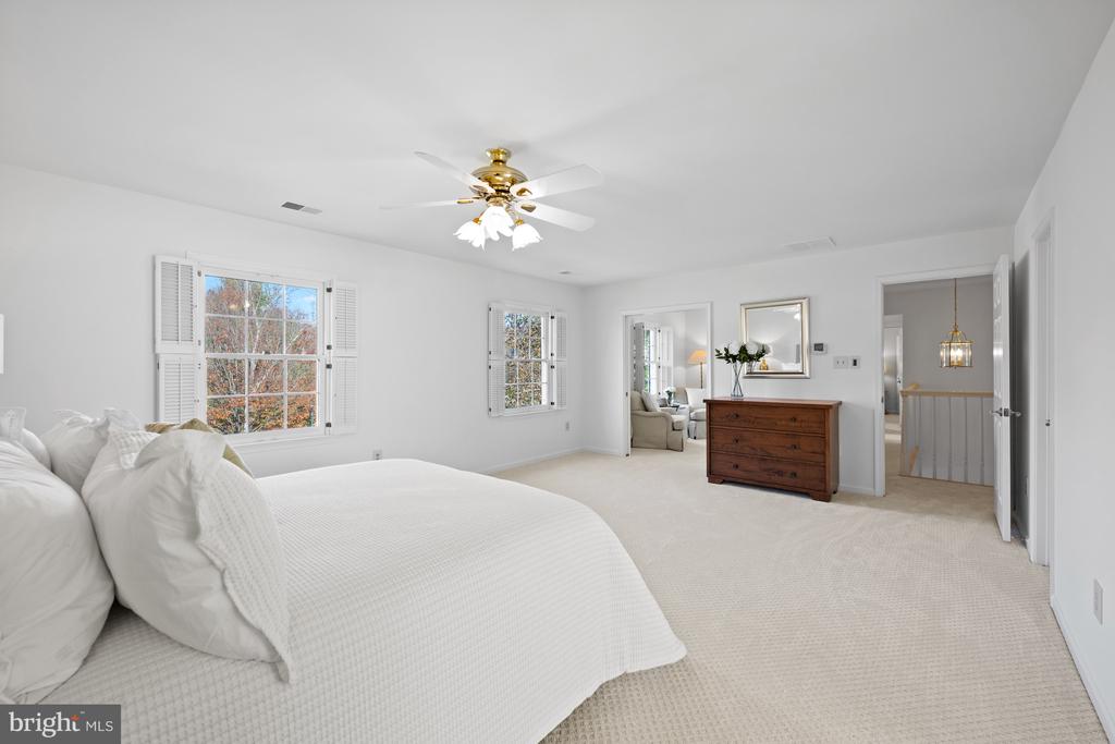 6 Meyer Point Ct