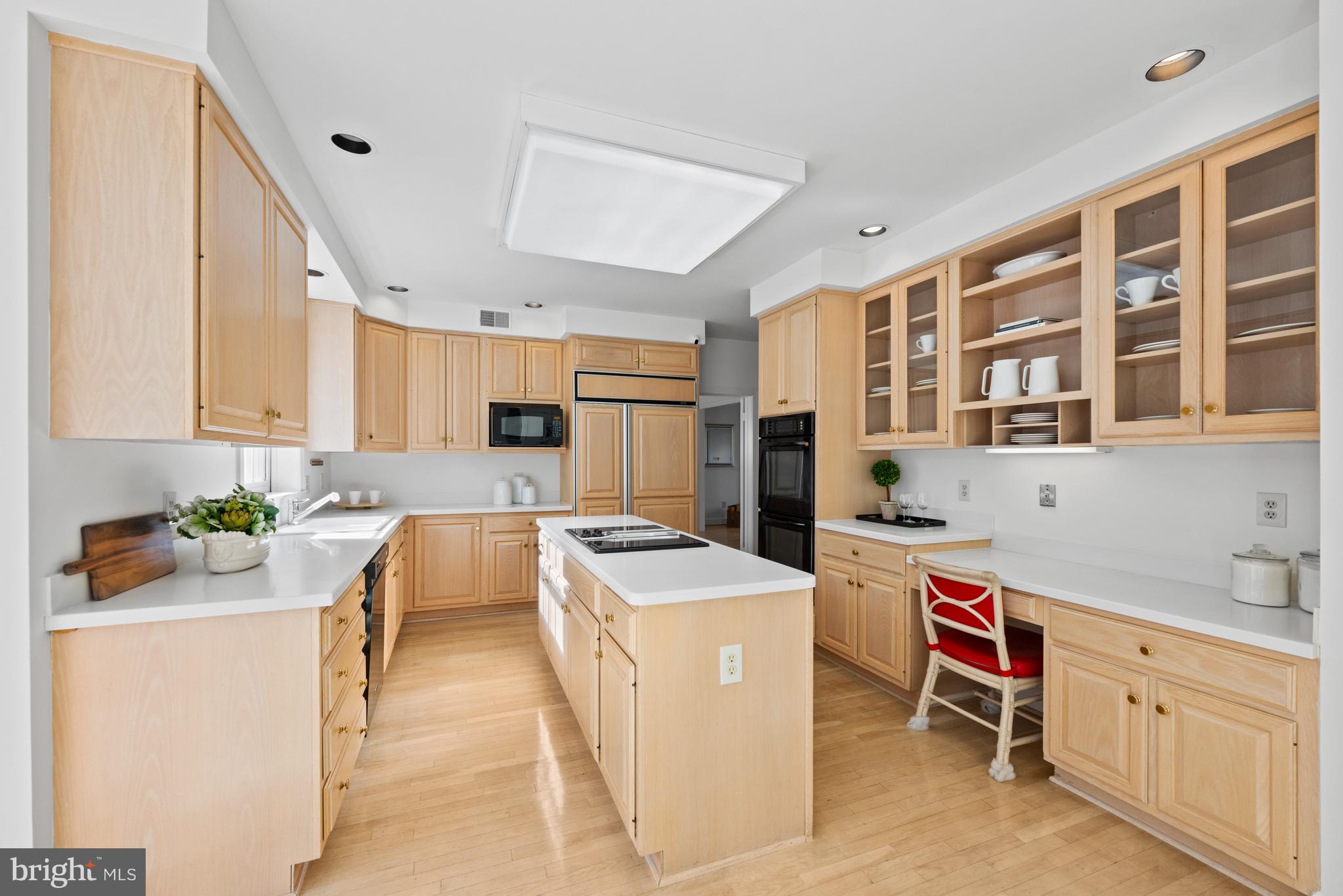 6 Meyer Point Ct