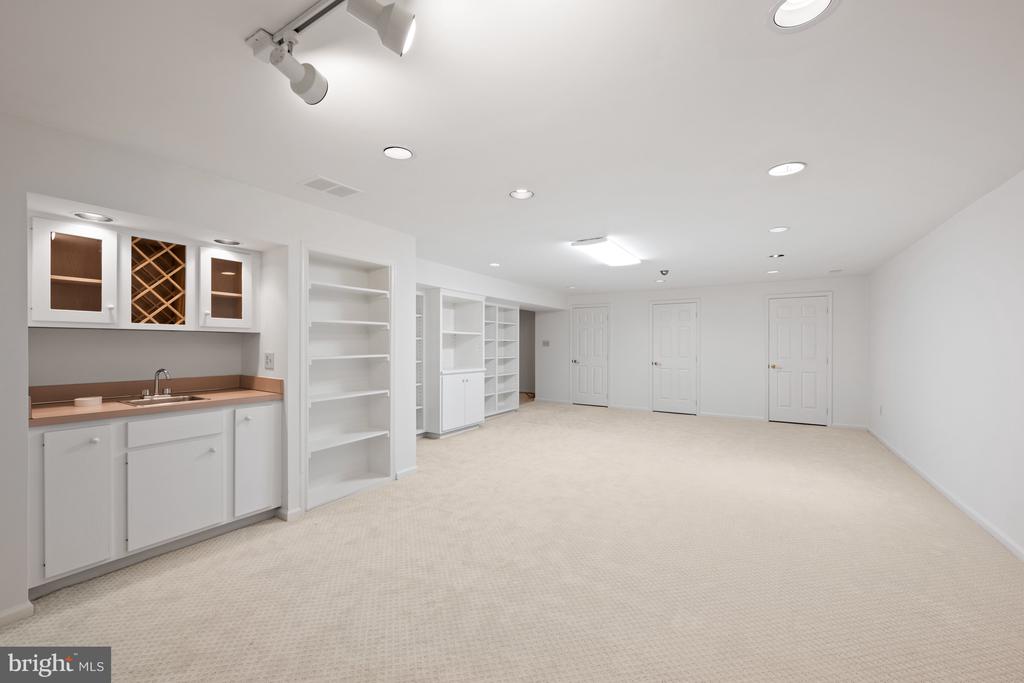 6 Meyer Point Ct