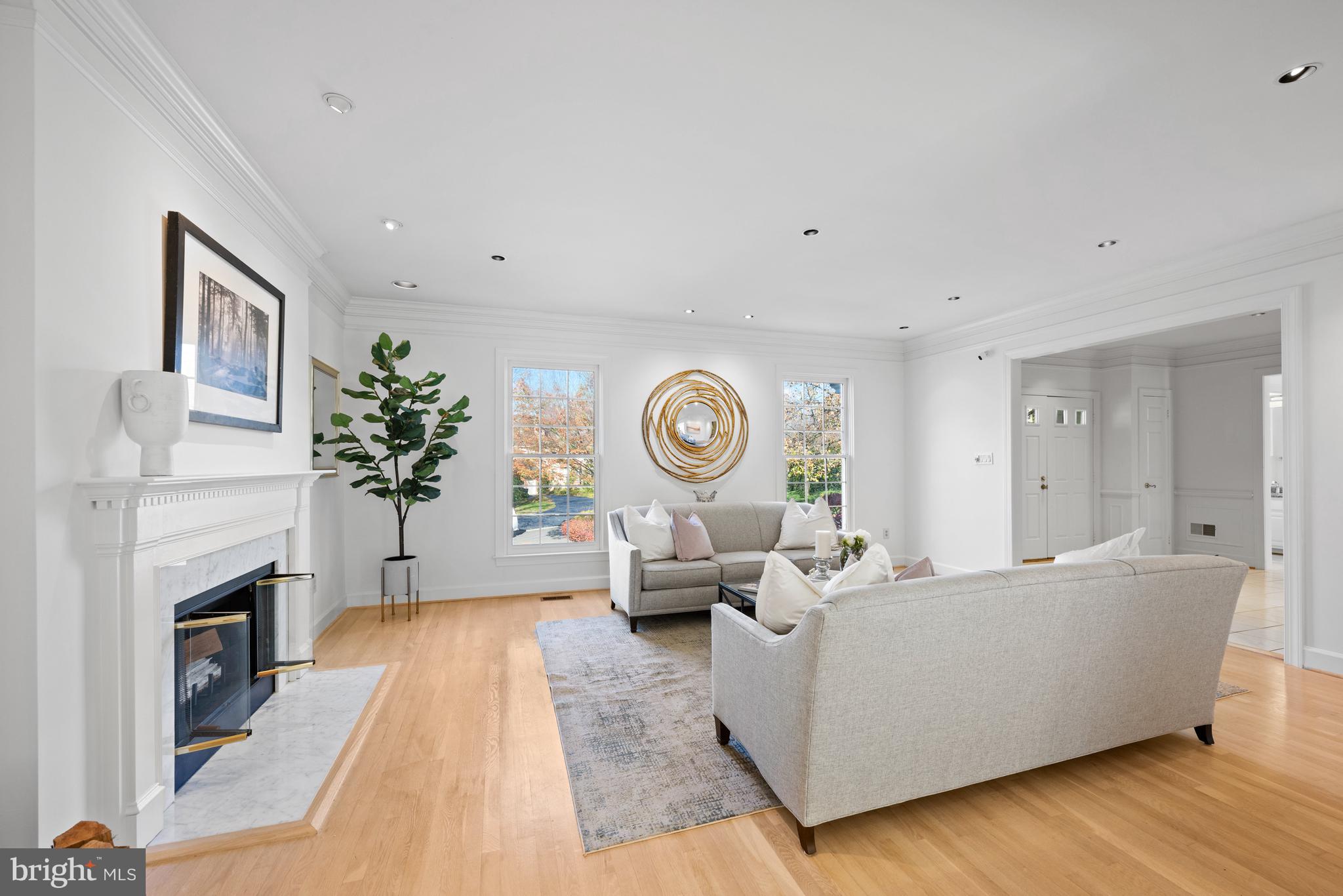 6 Meyer Point Ct