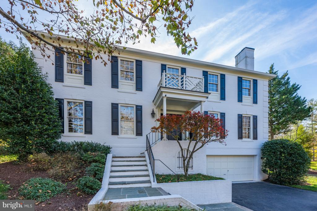 6 Meyer Point Ct