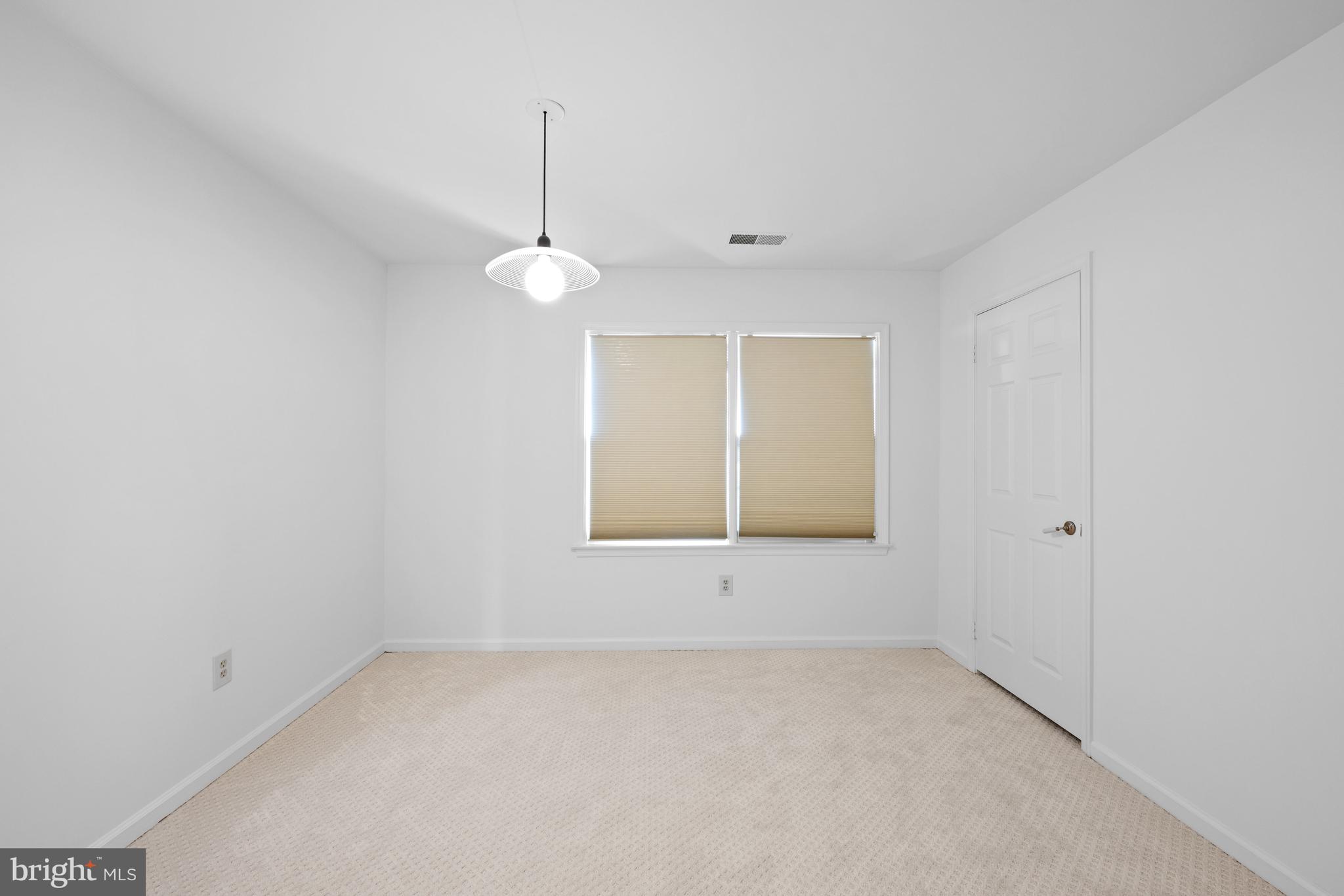 6 Meyer Point Ct