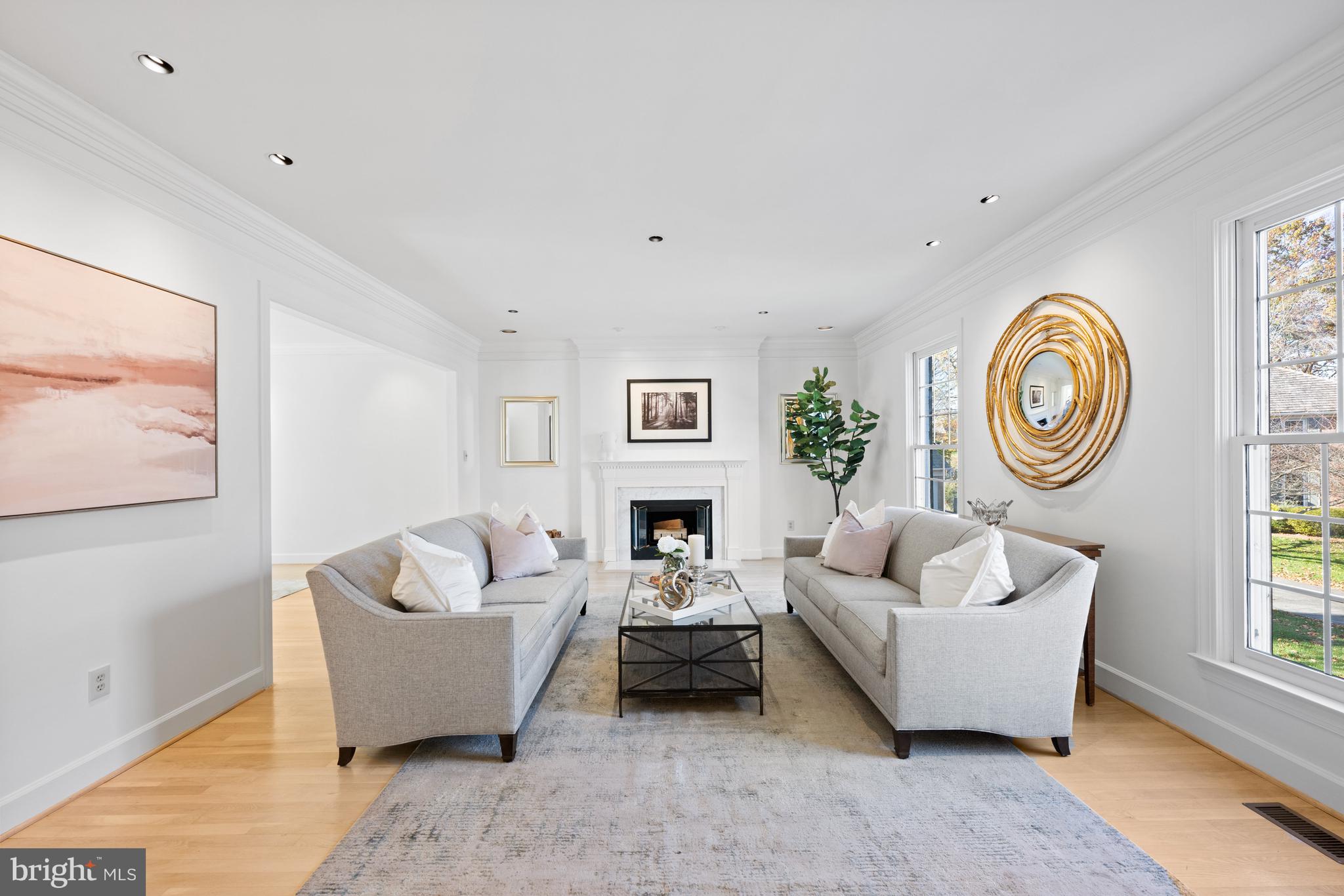 6 Meyer Point Ct