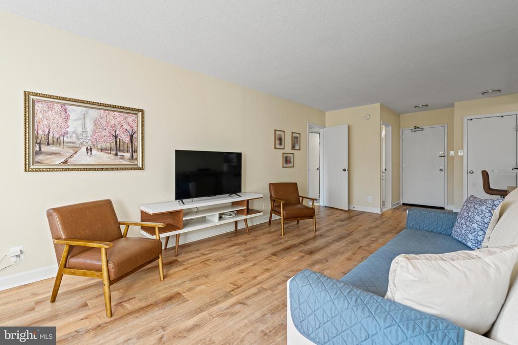4515 WILLARD AVENUE 606S