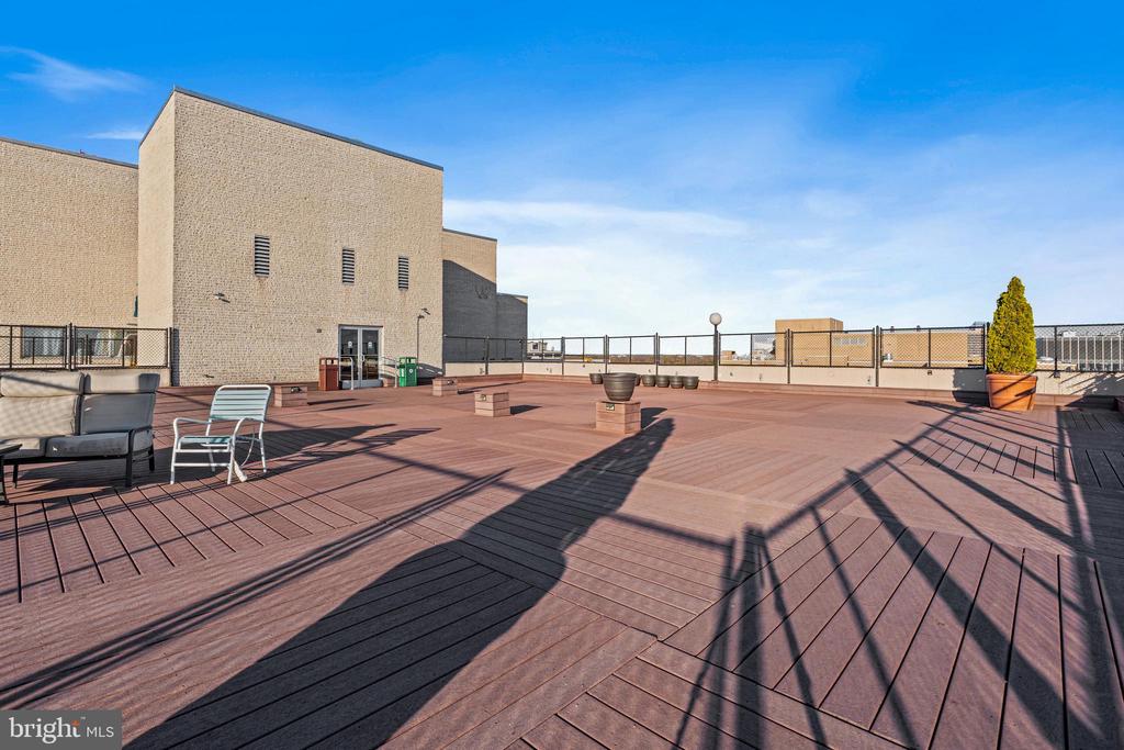 4515 WILLARD AVENUE 606S