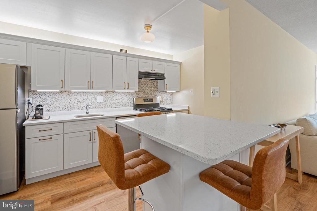 4515 WILLARD AVENUE 606S