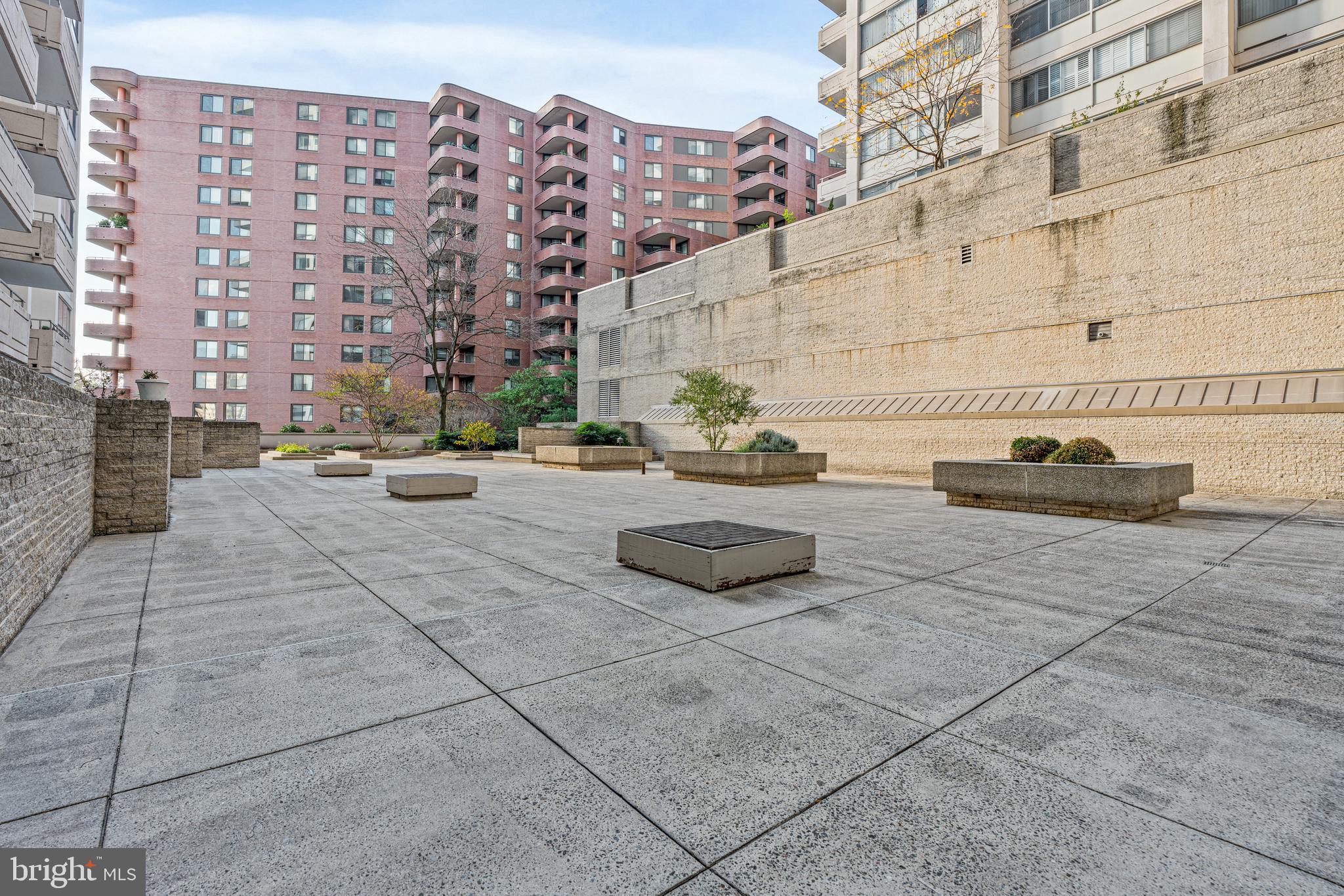 4515 WILLARD AVENUE 606S