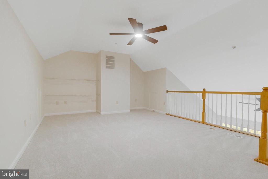205 Longpoint Way