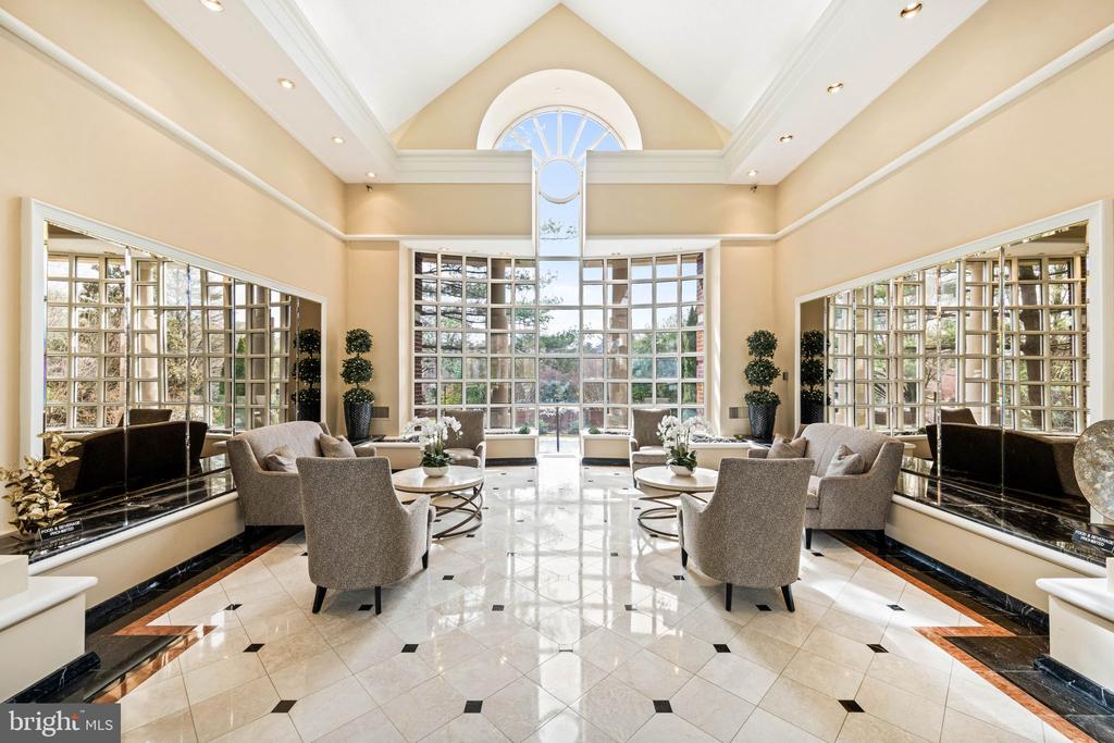 5802 NICHOLSON LANE Unit: 2-502