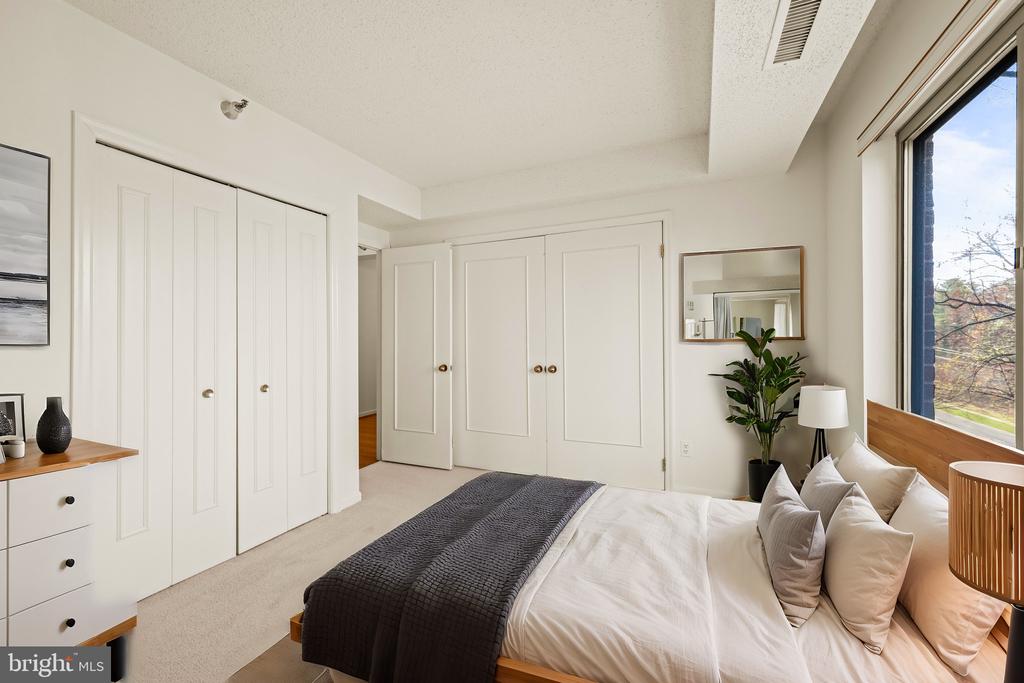 5802 NICHOLSON LANE Unit: 2-502