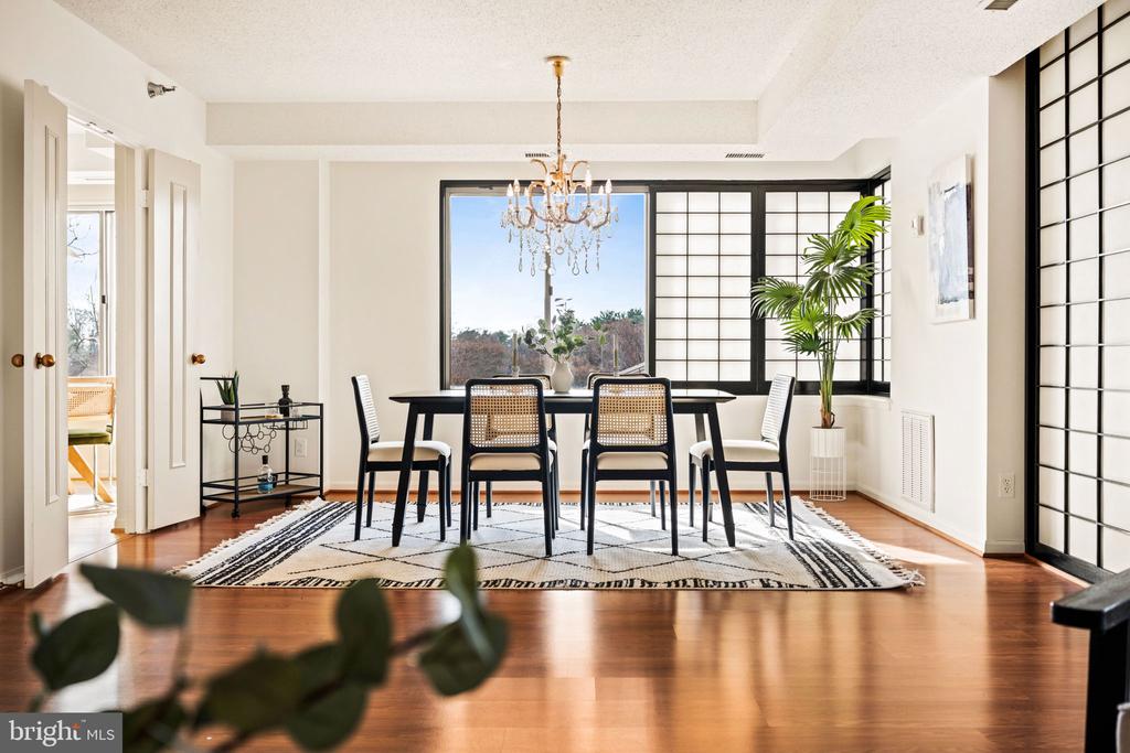 5802 NICHOLSON LANE Unit: 2-502