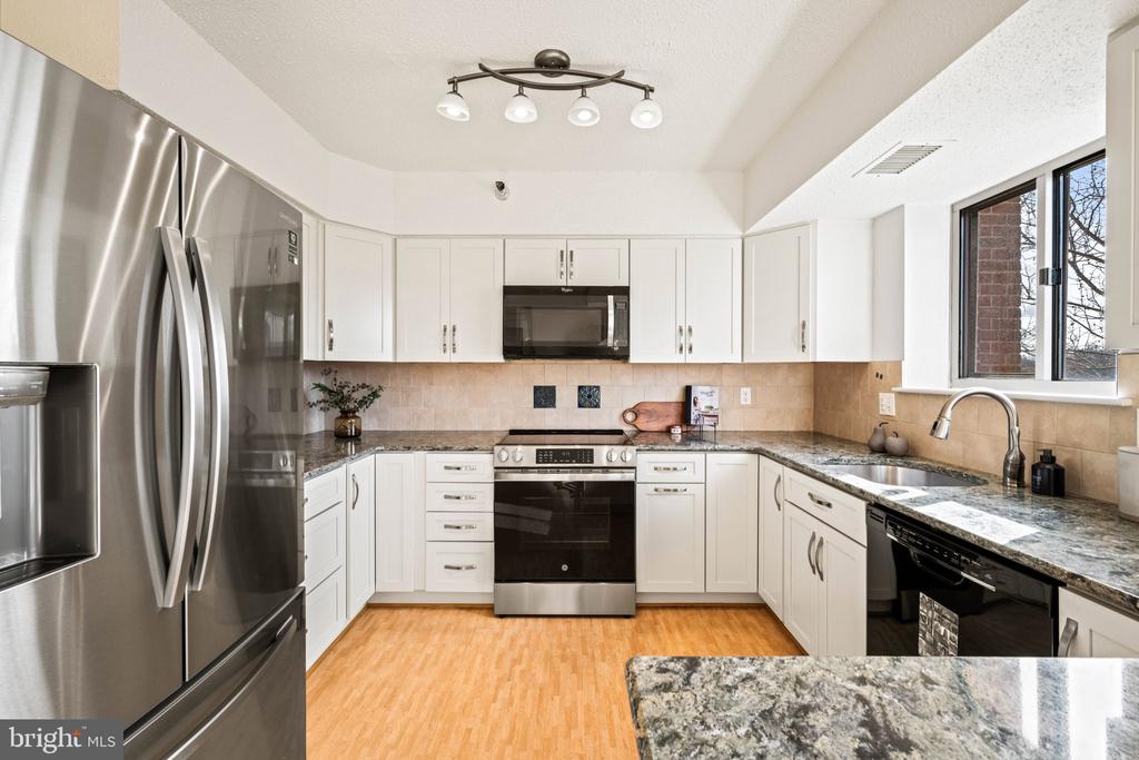 5802 NICHOLSON LANE Unit: 2-502