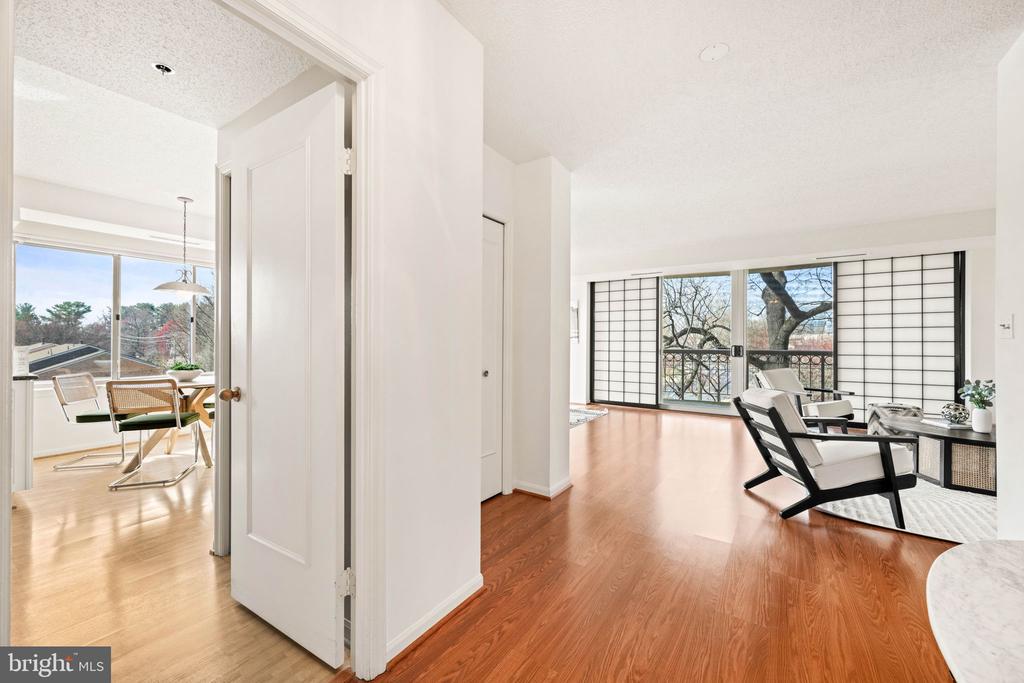 5802 NICHOLSON LANE Unit: 2-502