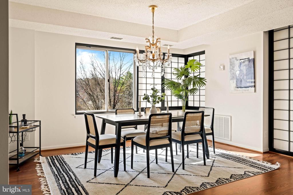 5802 NICHOLSON LANE Unit: 2-502