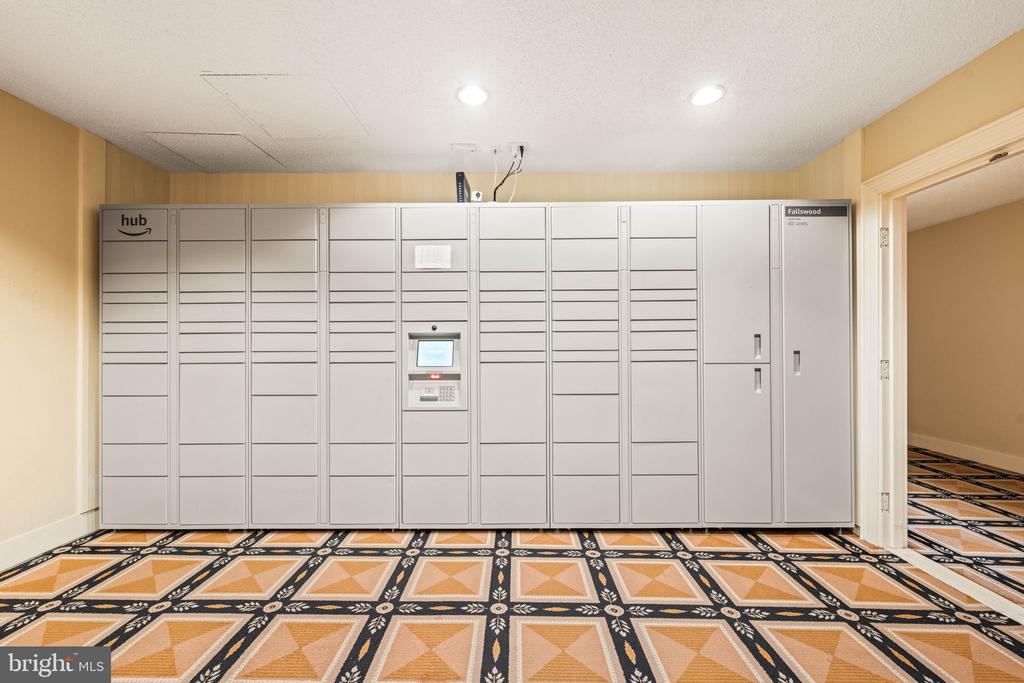5802 NICHOLSON LANE Unit: 2-502