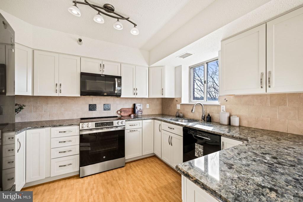 5802 NICHOLSON LANE Unit: 2-502