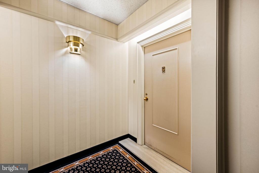 5802 NICHOLSON LANE Unit: 2-502