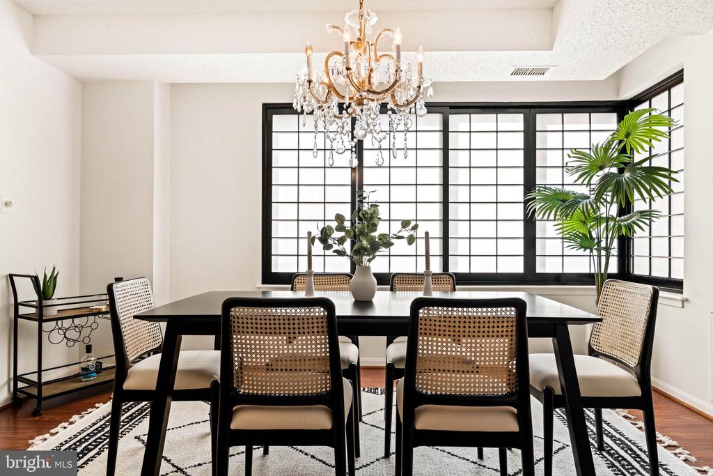 5802 NICHOLSON LANE Unit: 2-502