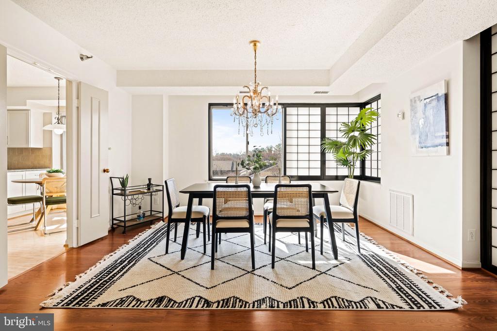 5802 NICHOLSON LANE Unit: 2-502