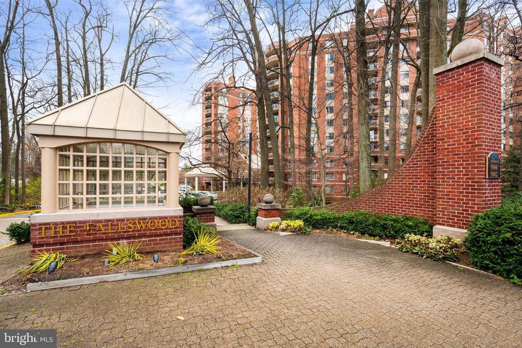5802 NICHOLSON LANE Unit: 2-502