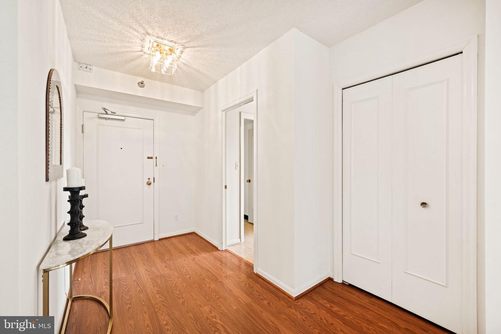 5802 NICHOLSON LANE Unit: 2-502