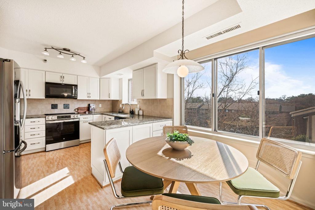5802 NICHOLSON LANE Unit: 2-502
