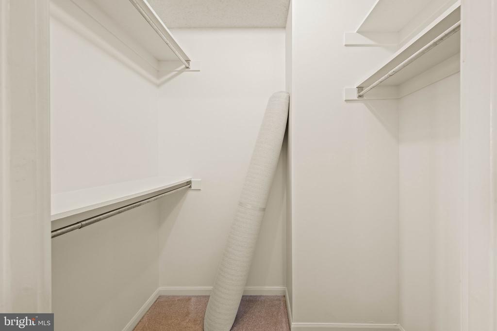 5802 NICHOLSON LANE Unit: 2-502