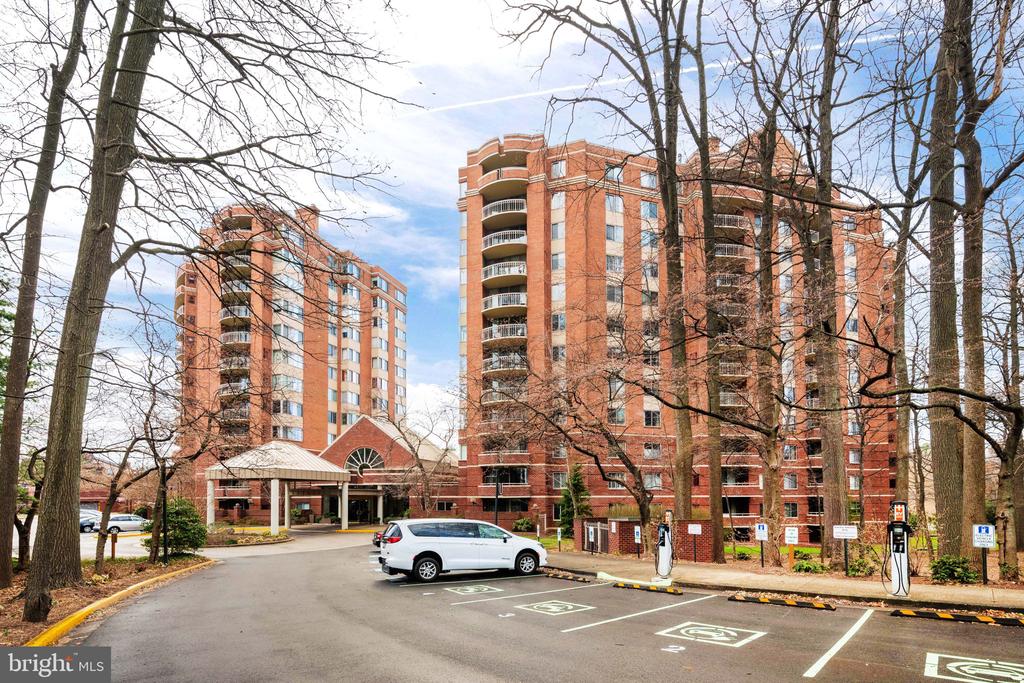 5802 NICHOLSON LANE Unit: 2-502