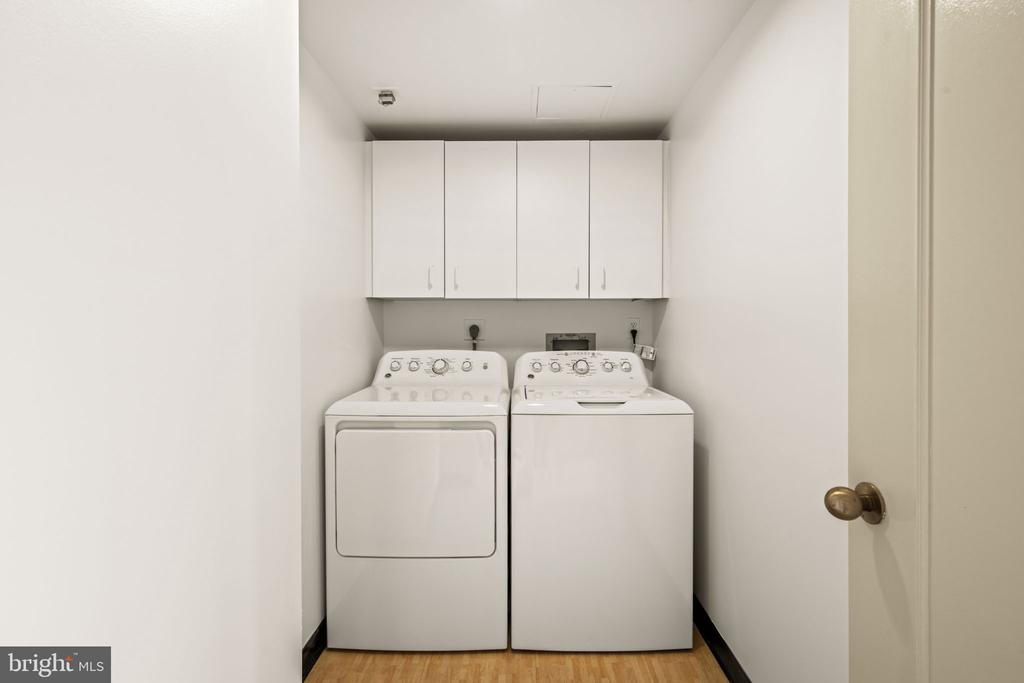 5802 NICHOLSON LANE Unit: 2-502