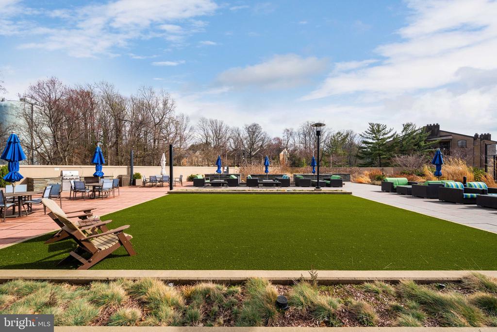 5802 NICHOLSON LANE Unit: 2-502