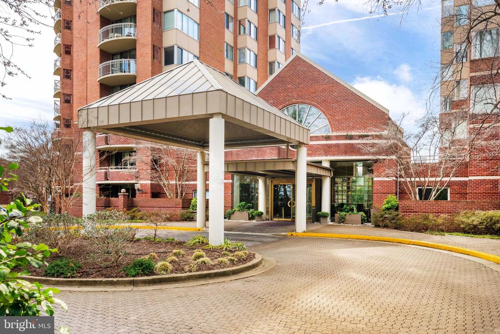5802 NICHOLSON LANE Unit: 2-502