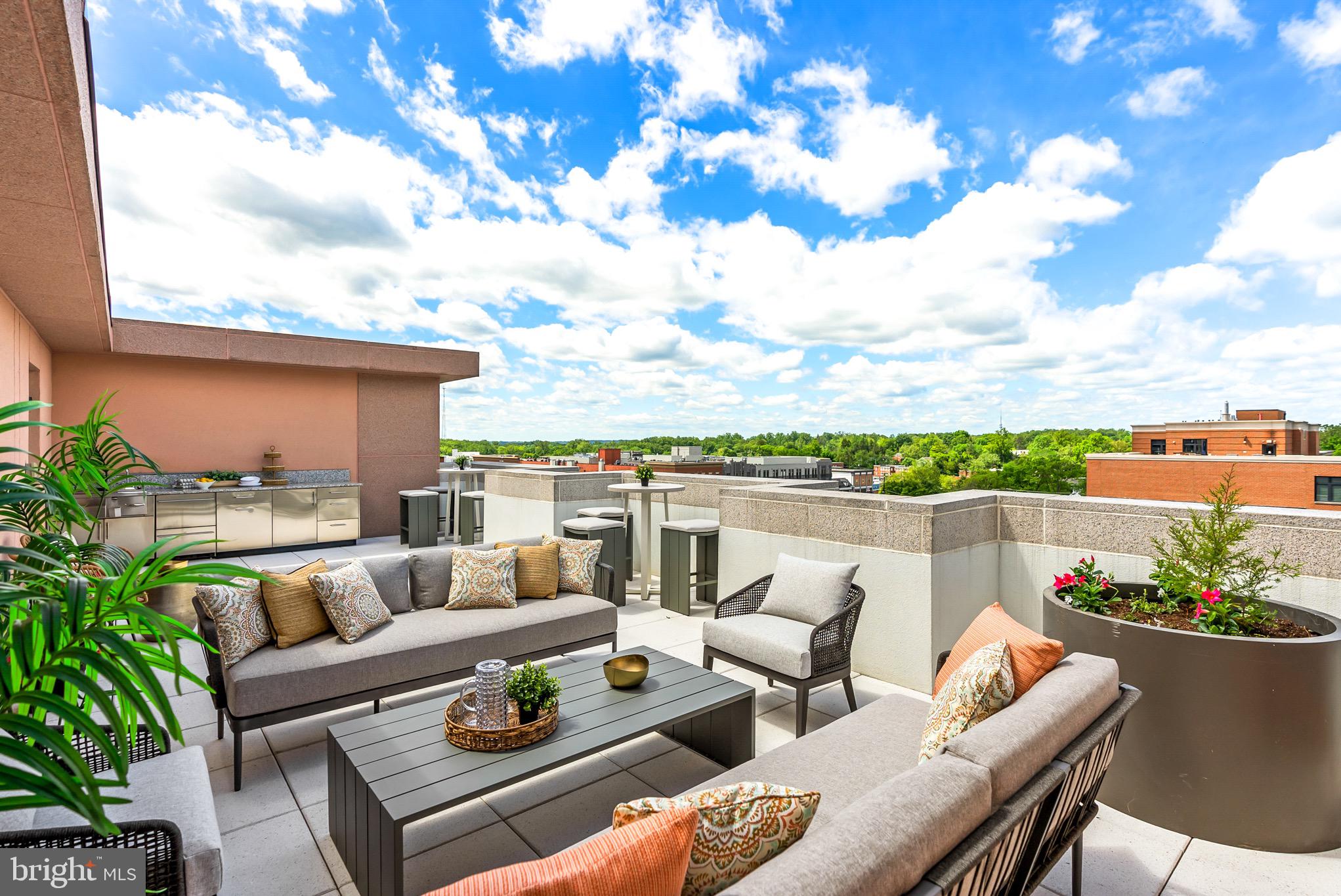 4901 HAMPDEN LANE 703