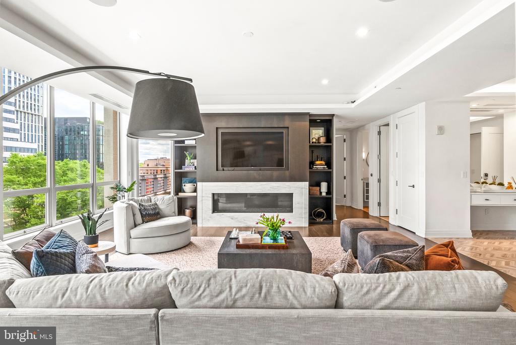 4901 HAMPDEN LANE 703